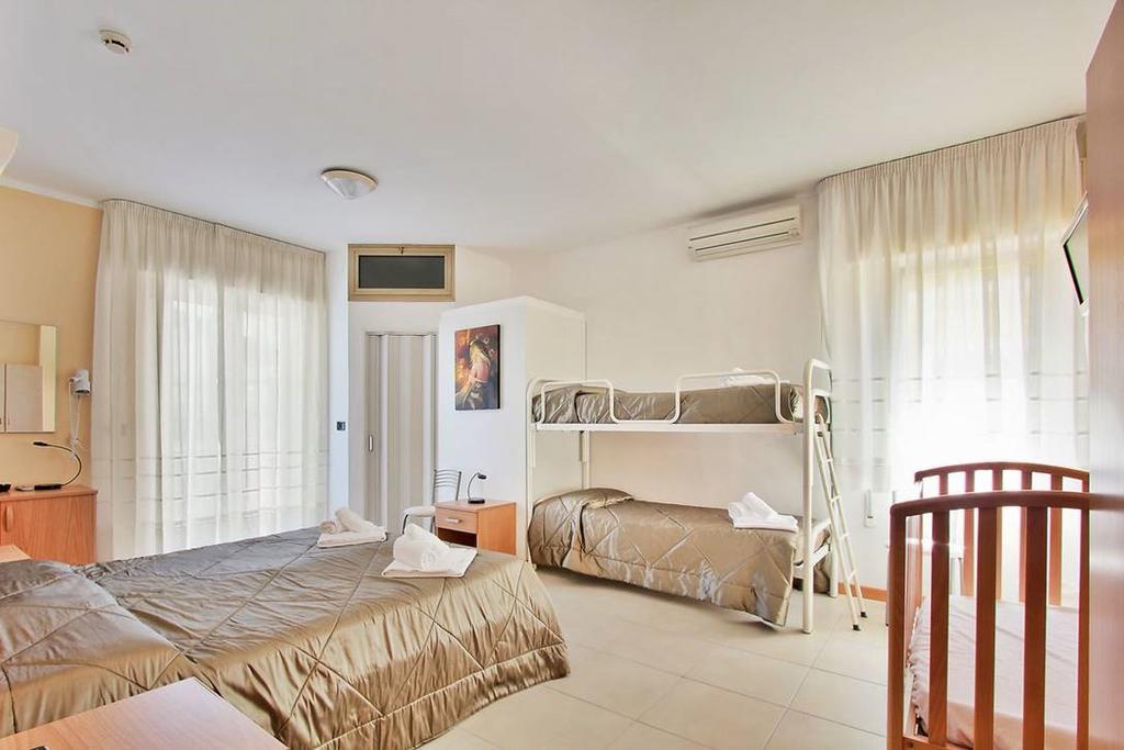 Hotel Carla Lignano Sabbiadoro Eksteriør bilde
